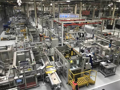 名爵HS世界級發(fā)動機比領克01和WEY VV6強多少一一探訪上汽臨港工廠